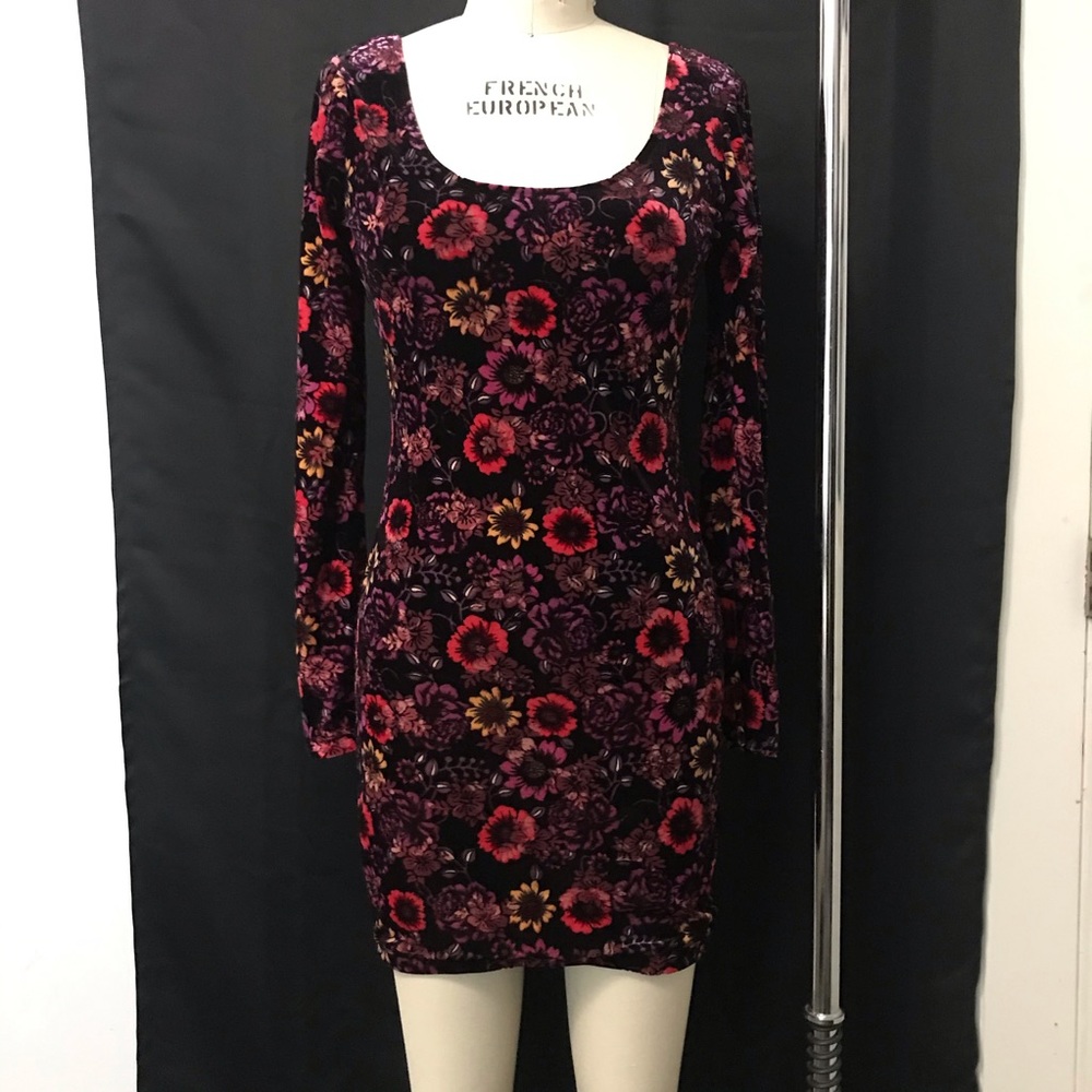 Floral velvet body con dress size M